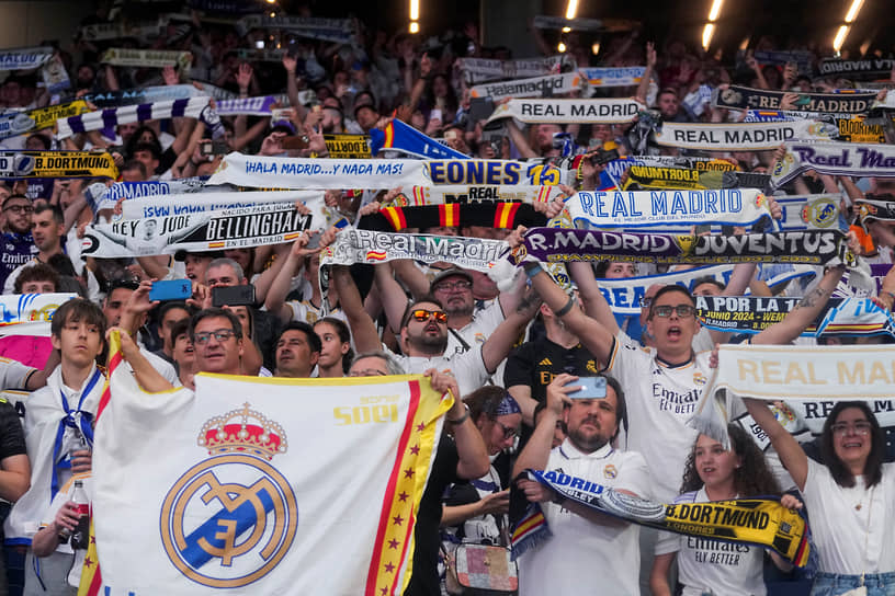 Болельщики мадридского «Реала» на стадионе Santiago Bernabeu