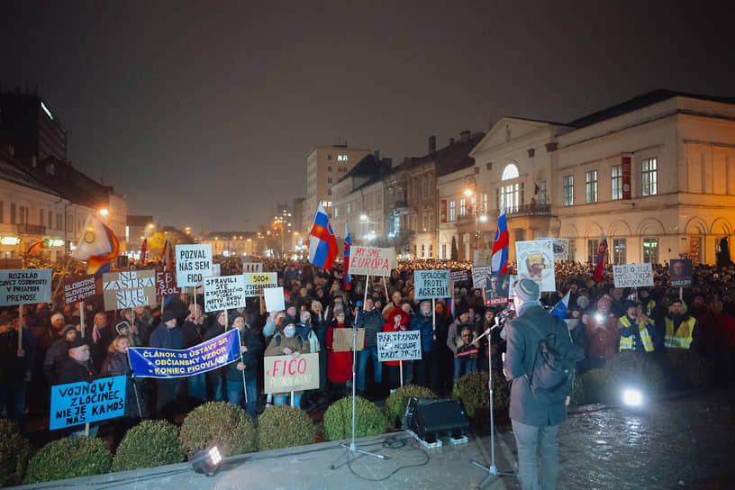 Власти Словакии заметили в уличных протестах невидимую руку «иностранных экспертов»