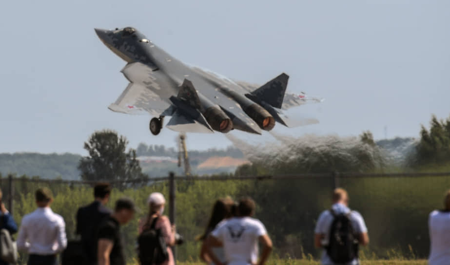 Индийские специалисты смогут разглядеть Су-57 во всех подробностях, не отвлекаясь на его конкурентов