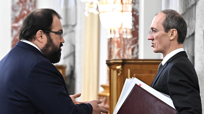 Двум правдам не бывать