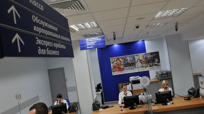 Компании вынуждены занимать