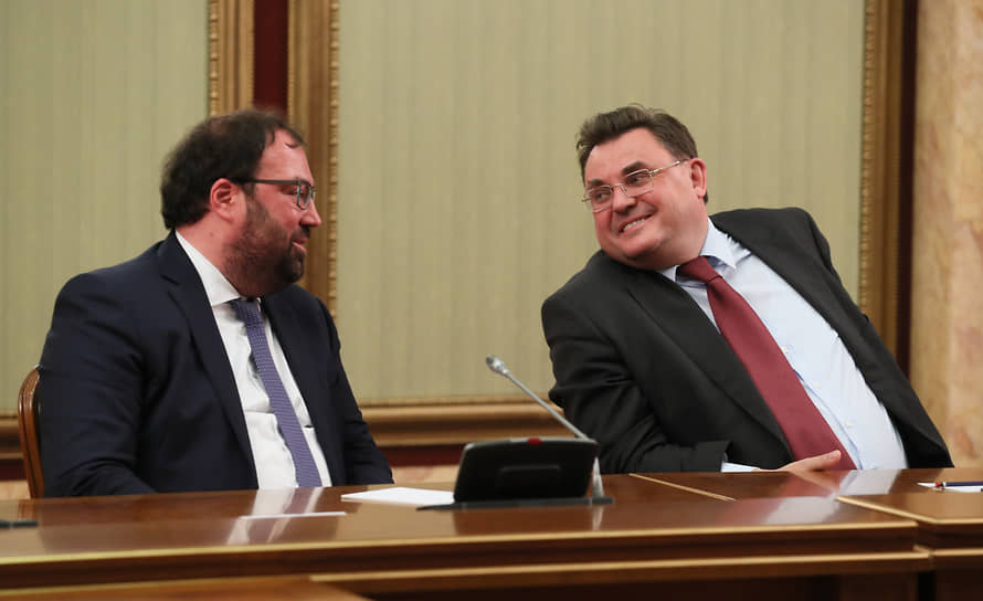 В возглавляемом Константином Чуйченко Минюсте, где писали проект по цифровизации применения КоАП, видят его исполнителем Минцифры под управлением Максута Шадаева, но это еще обсудят в правительстве