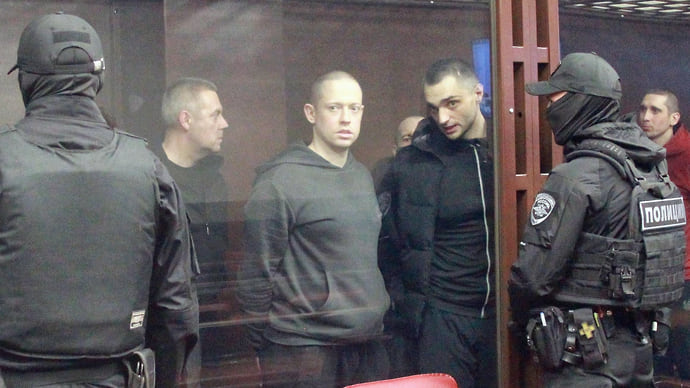 Отряд собирается в тюрьме