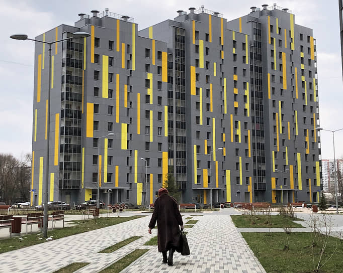 Новый многоэтажный жилой дом в Москве