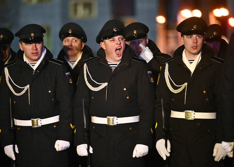 Моряки-подводники верно реагируют на приезд президента России