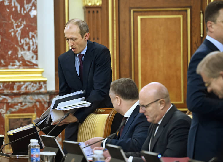 Дмитрий Григоренко (слева)