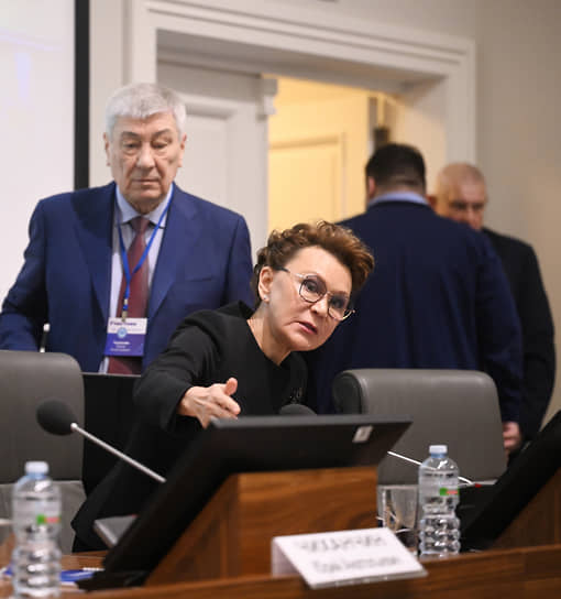 Директор Института законодательства и сравнительного правоведения Талия Хабриева уверена, что победа над коррупцией невозможна без эффективной борьбы с отмыванием денег (слева — глава Росфинмониторинга Юрий Чиханчин)