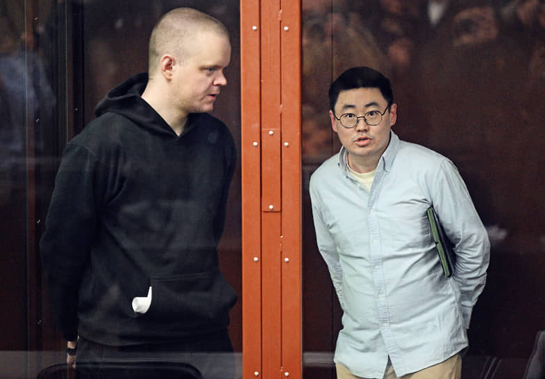 Суд признал Никиту Дубаса (слева) и Александра Кима виновными в гибели людей по время подземной экскурсии 