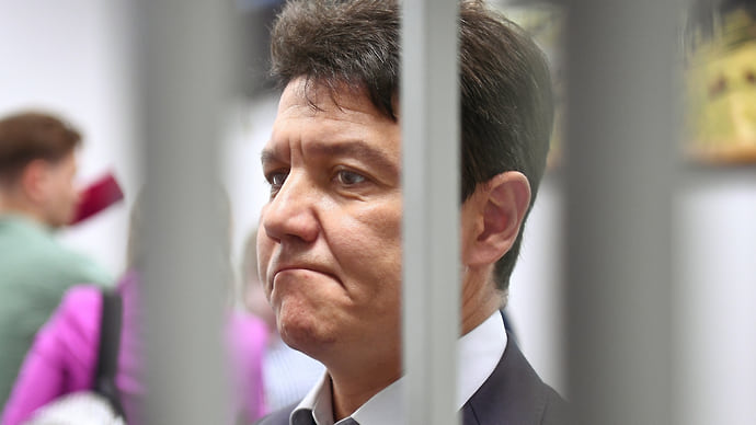 Пилот Евдокимов шьет в колонии
