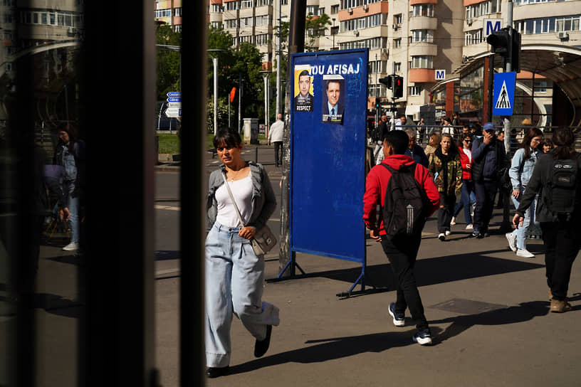 Улицы Бухареста пестрят предвыборными плакатами кандидатов в президенты
