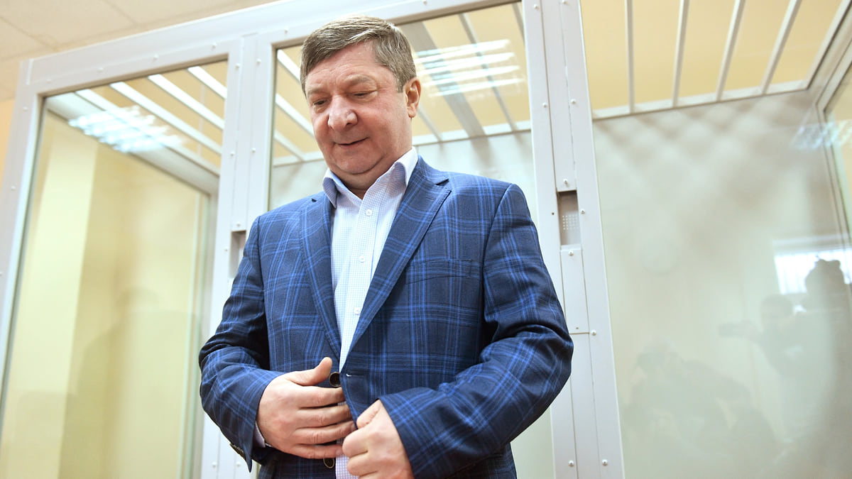 Девятнадцать лет, и никаких заслуг