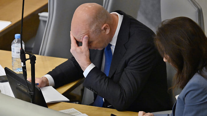 Май не увеличил дефицита
