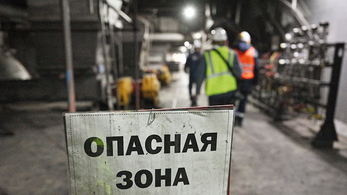 Энергетики отключают долги