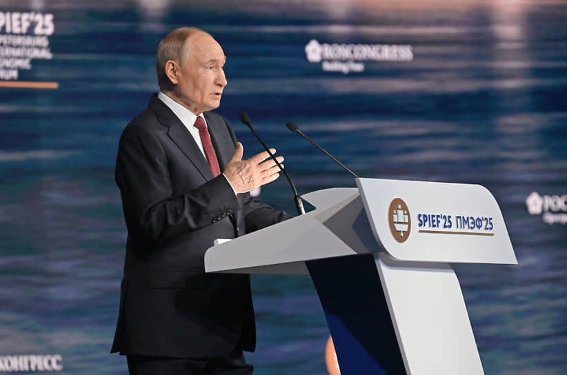 Президент России Владимир Путин на пленарном заседании ПМЭФ