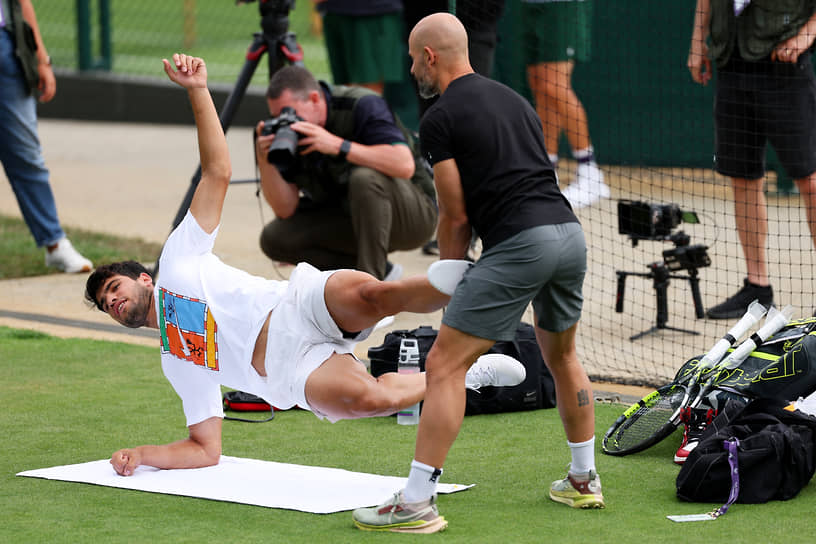 Карлос Алькарас во время подготовки к Wimbledon