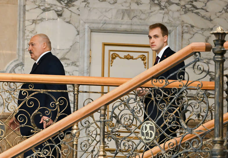 Николай Лукашенко дышит в затылок Александру Лукашенко