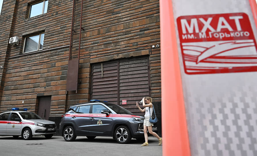 Обыски в здании МХАТ имени Горького