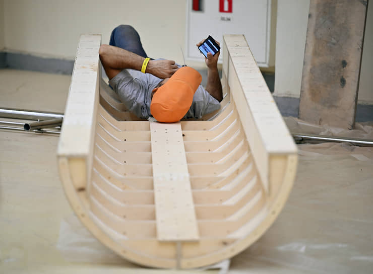 Промышленники говорят о том, что запуск новых проектов все чаще встает на паузу — деньги дороги, с оборудованием сложно, а перспективы спроса неясны