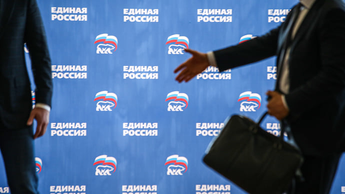 Единороссы теряют победителей