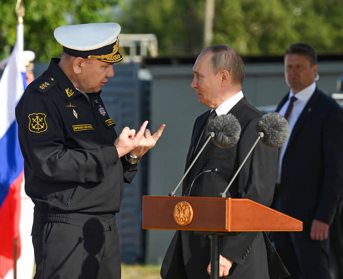 Главком ВМФ Александр Моисеев с удовольствием пояснял Верховному главнокомандующему, что и как и сколько 
