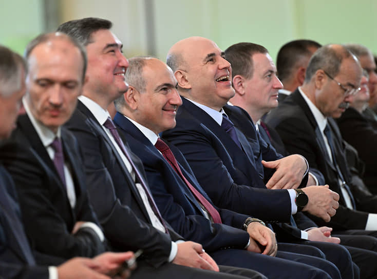 Слева направо: премьер-министр Казахстана Олжас Бекетов, премьер-министр Армении Никол Пашинян, председатель правительства России Михаил Мишустин и премьер-министр Белоруссии Александр Турчин