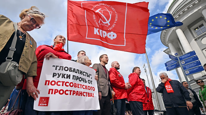 Коммунисты прописали Европе самолечение
