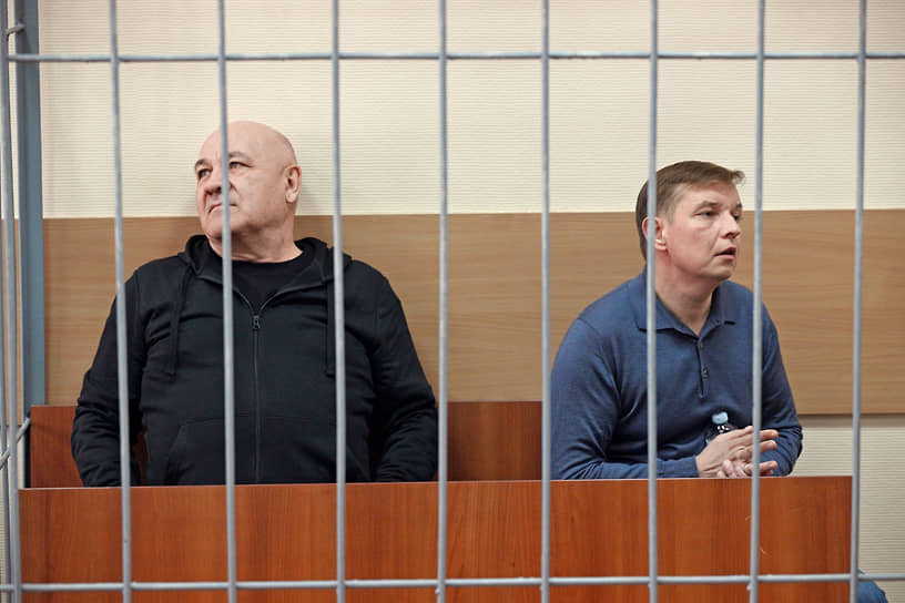 За хищение имущества Анатолия Чубайса Илья Сучков (справа) и Муса Садаев (слева) получили реальные сроки