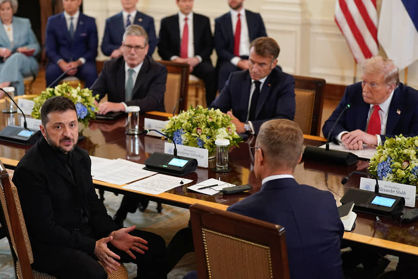 Встреча президента США Дональда Трампа (крайний справа) с украинским президентом Владимиром Зеленским (крайний слева) и европейскими лидерами (18 августа 2025 года)