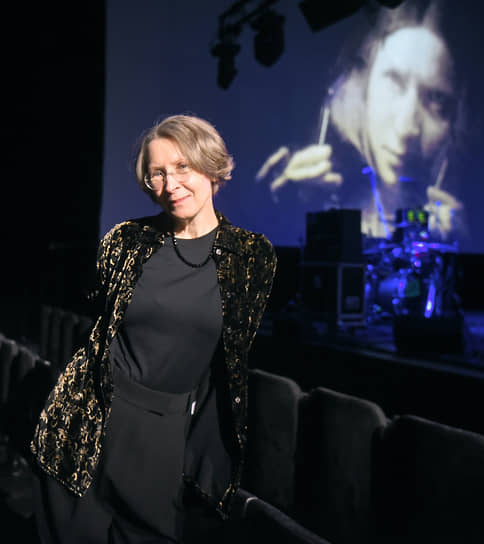 В текстах Инны Волковой — грустная, язвительная, порой опасная ирония, какой не было у «легкомысленного» «Колибри» образца песни «Желтый лист осенний»