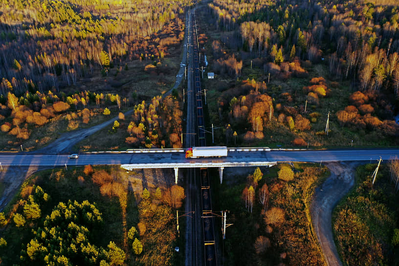 Под взимание платы за проезд грузовиков по региональным дорогам подведут научную базу