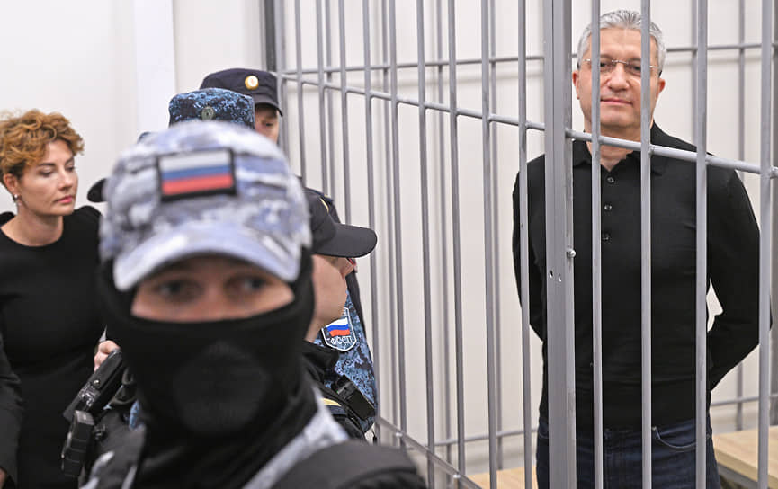 Встать, суд не ждет // Апелляция Тимура Иванова на первый приговор рассматривается в срочном порядке
