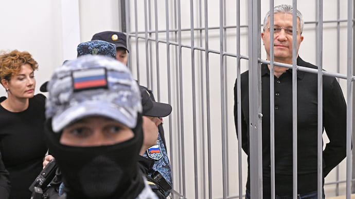 Встать, суд не ждет