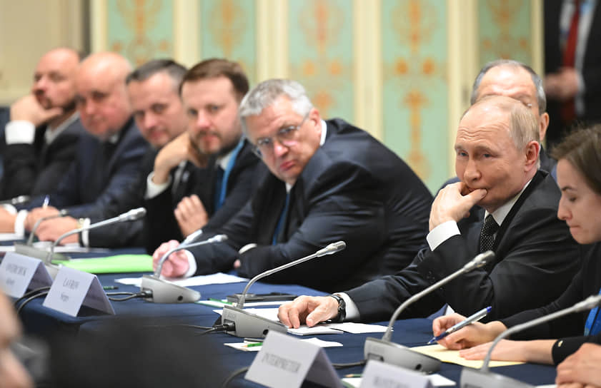 Владимир Путин появился в переговорной комнате, когда его уже и не ждали