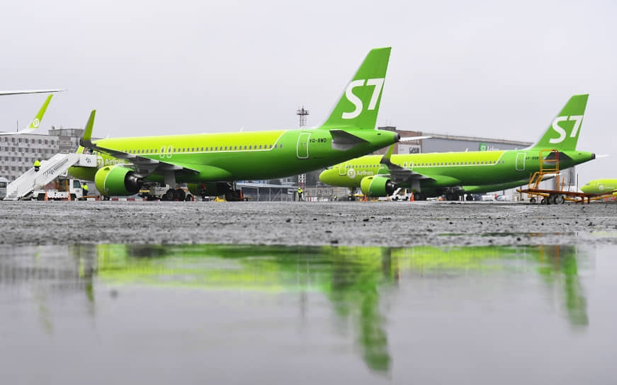Cамолеты Airbus A320neo авиакомпании S7 в аэропорту Толмачево (Новосибирск)