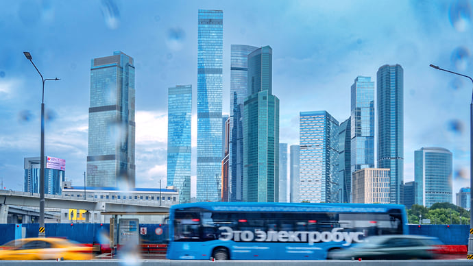 Микрокредиторы забрались на башню