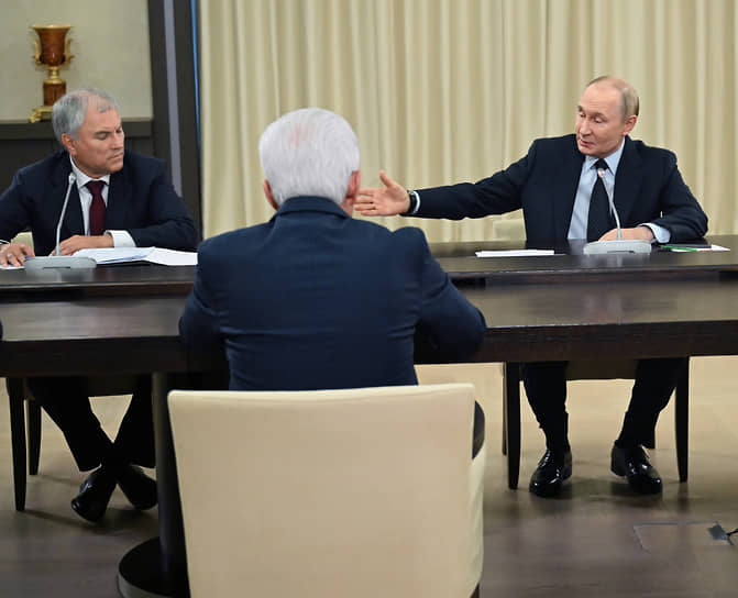 Вячеслав Володин (слева) присутствовал на встрече