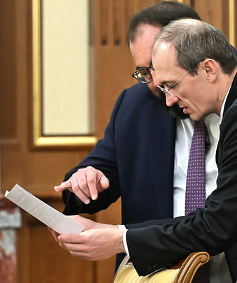 Правительство, в лице Минцифры Максута Шадаева и вице-премьера Дмитрия Григоренко, стремится выявить российские IT-продукты, которые есть, но пока не предлагаются рынку.