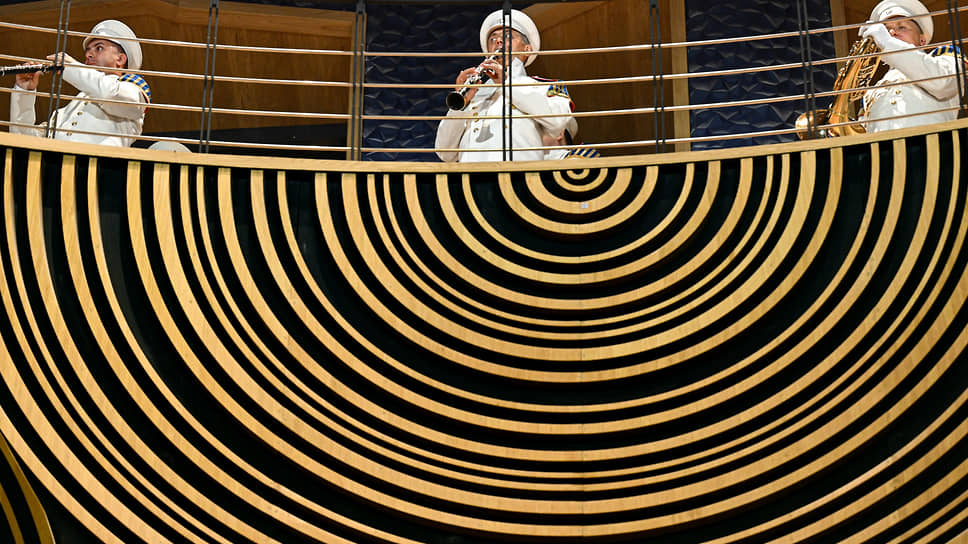 И все-таки самый первый концерт в большом зале играл президентский оркестр на церемонии награждения