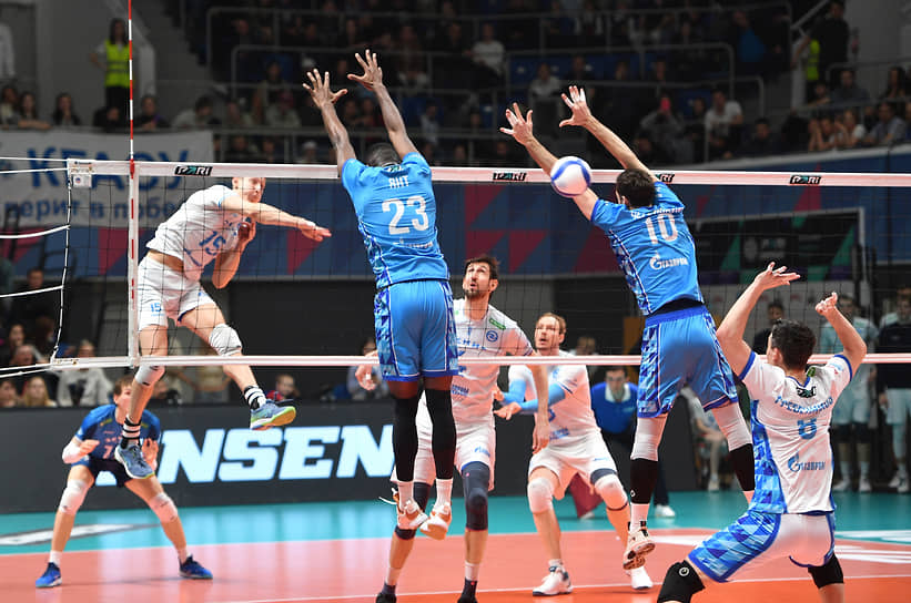 Матч между командами «Зенит-Казань» — «Зенит СПб» 