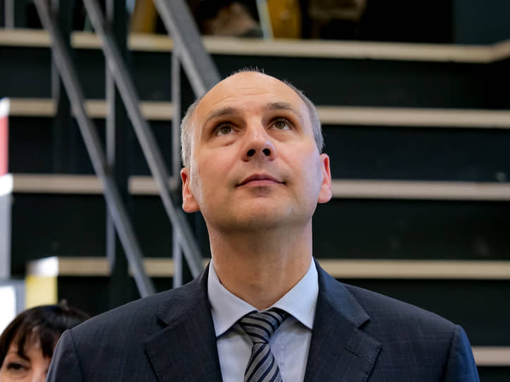 Свердловский губернатор Денис Паслер уверен, что кандидатуры мэров должны спускаться депутатам «сверху»