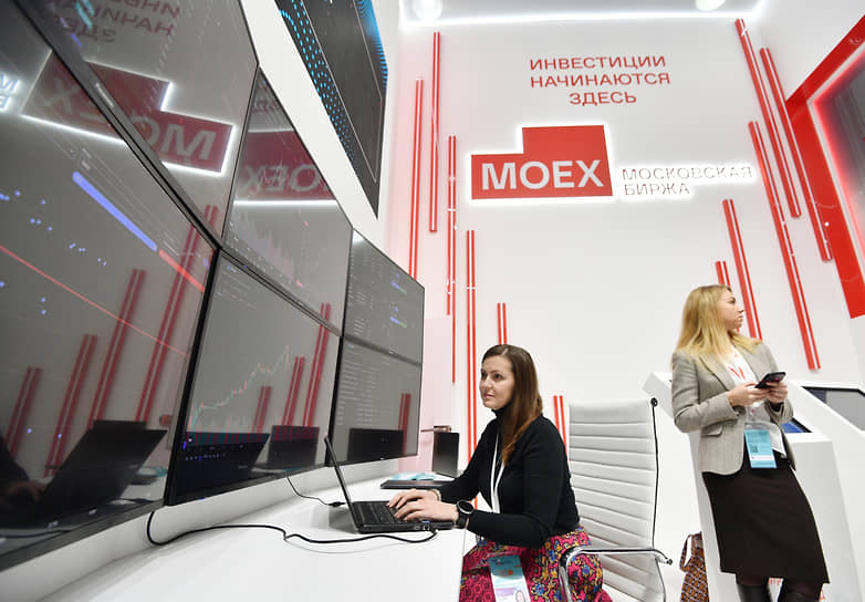 Индекс погряз в политике