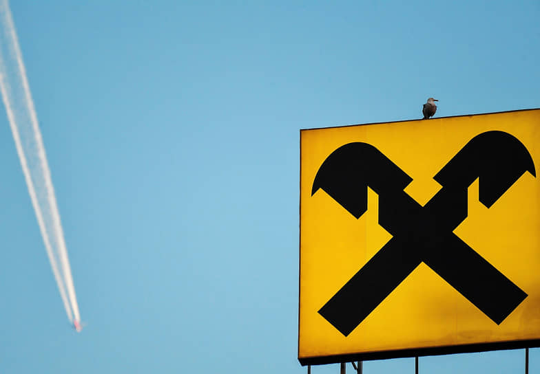 RBI ускоренно сокращает российский бизнес