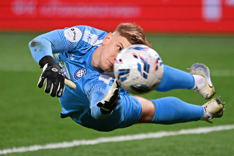 Момент матча между «Оренбургом» и «Локомотивом»