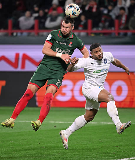 Момент матча между «Оренбургом» и «Локомотивом»