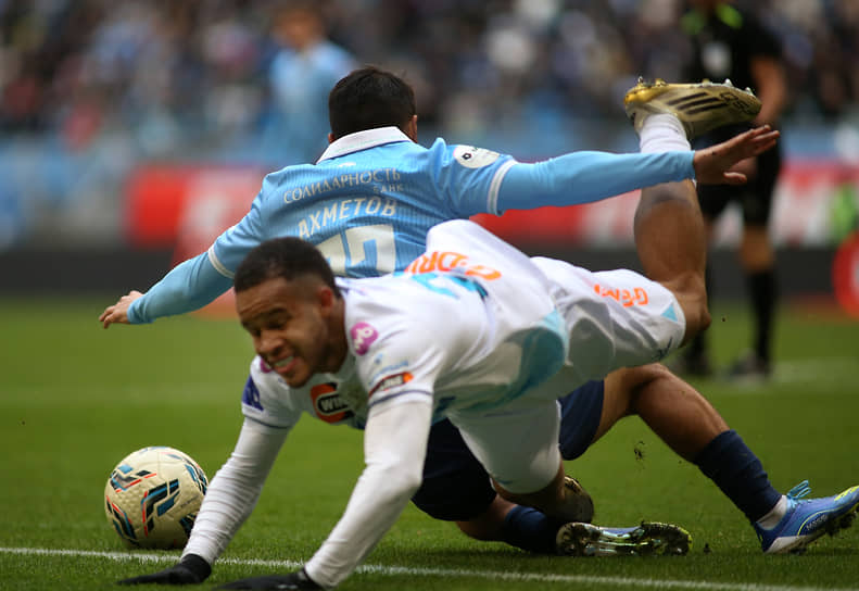 Момент матча между «Крыльями Советов» и «Зенитом»