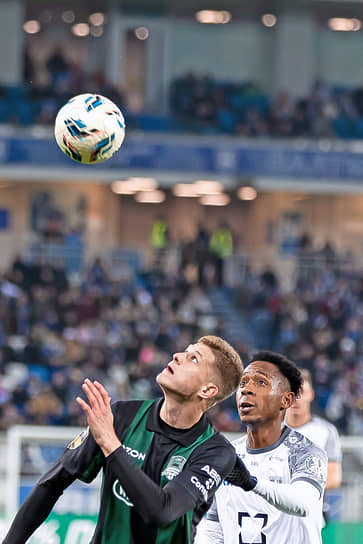 Момент матча между «Оренбургом» и «Локомотивом»