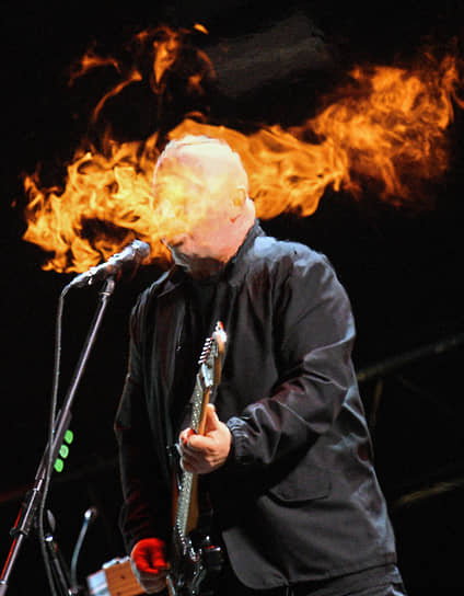 Солист группы «Агата Кристи» Вадим Самойлов во время выступления