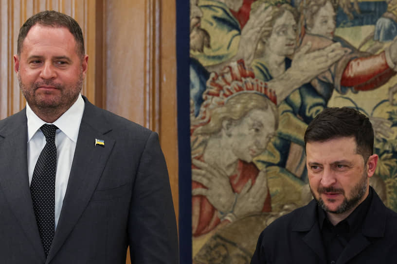 Президент Украины Владимир Зеленский (справа) и глава офиса президента Андрей Ермак