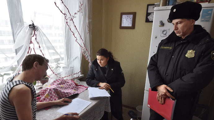 Приставам увеличивают десятину