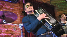 «Парень в русской рубахе орет, баян рвет!»